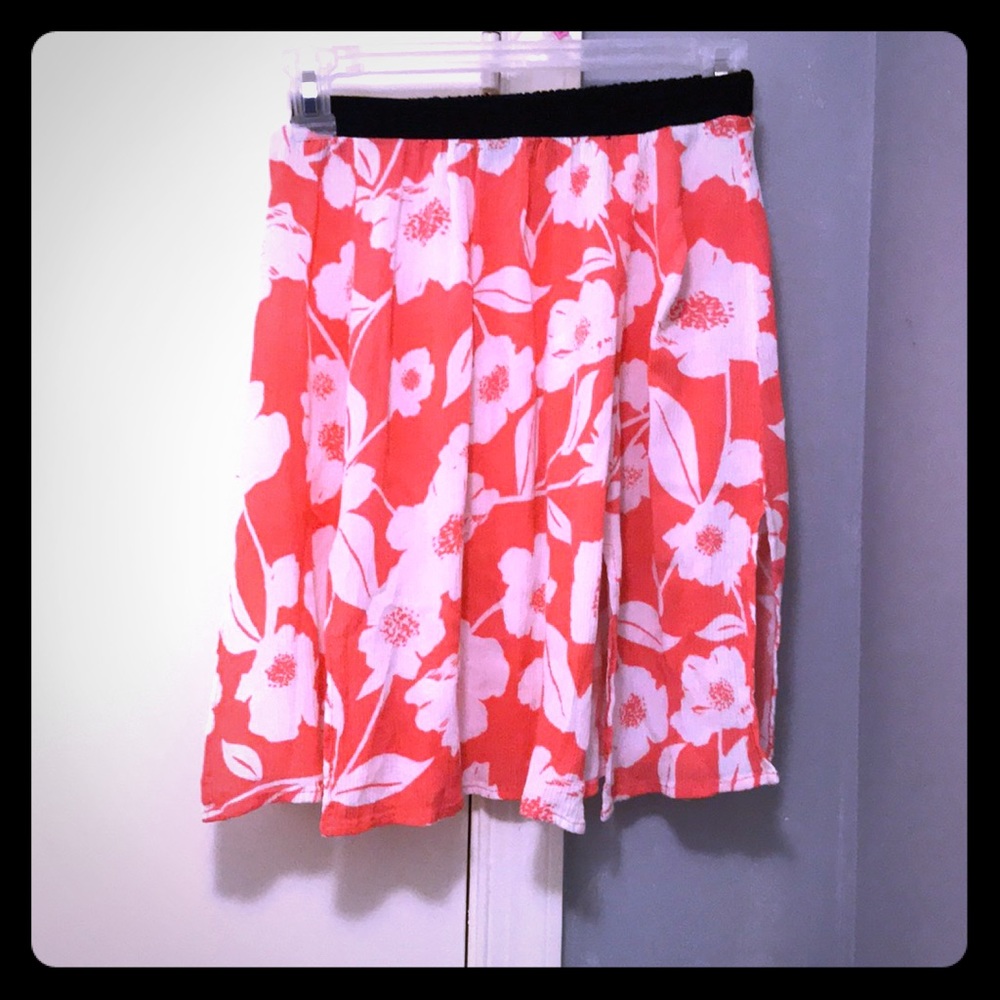Hawaiian patterned coral skirt with side slits